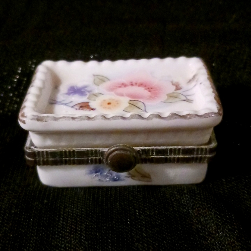 Gift jewelry box, painted porcelain, vintage